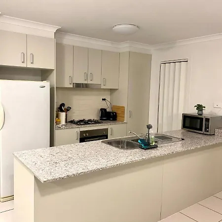 Modern 4Br Close To The Airport- Whole House Gladstone Exterior photo