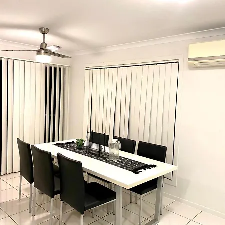 Modern 4Br Close To The Airport- Whole House Gladstone Exterior photo