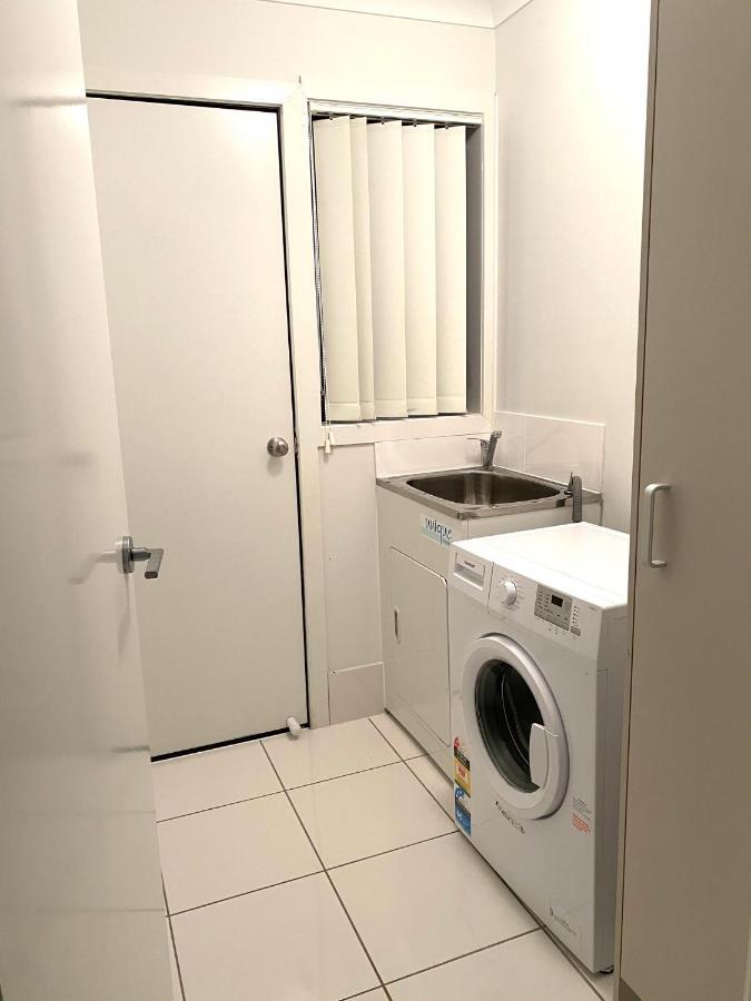 Modern 4br Close To The Airport- Whole House Holiday home *